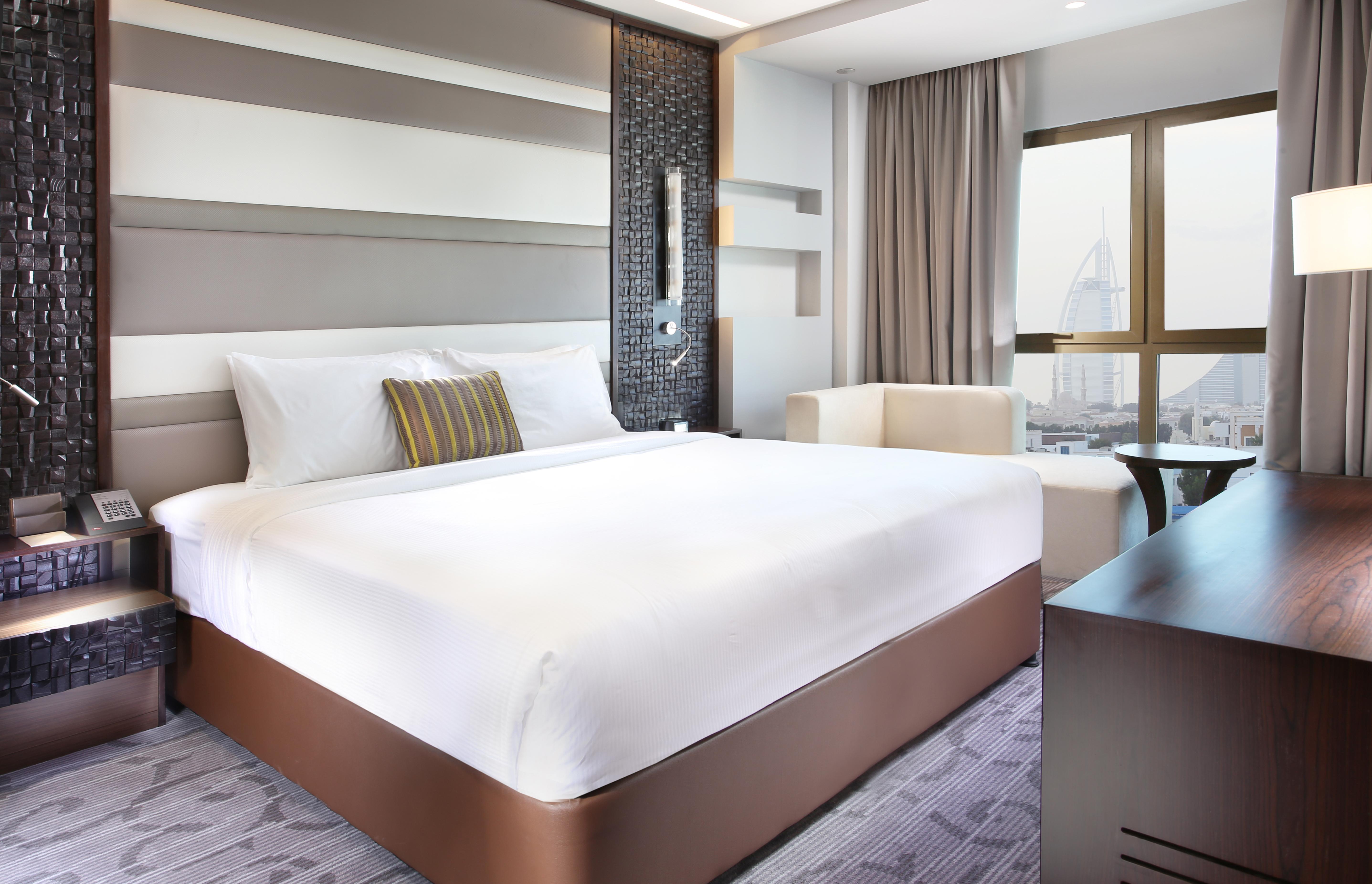 Metropolitan Hotel Дубай Екстериор снимка