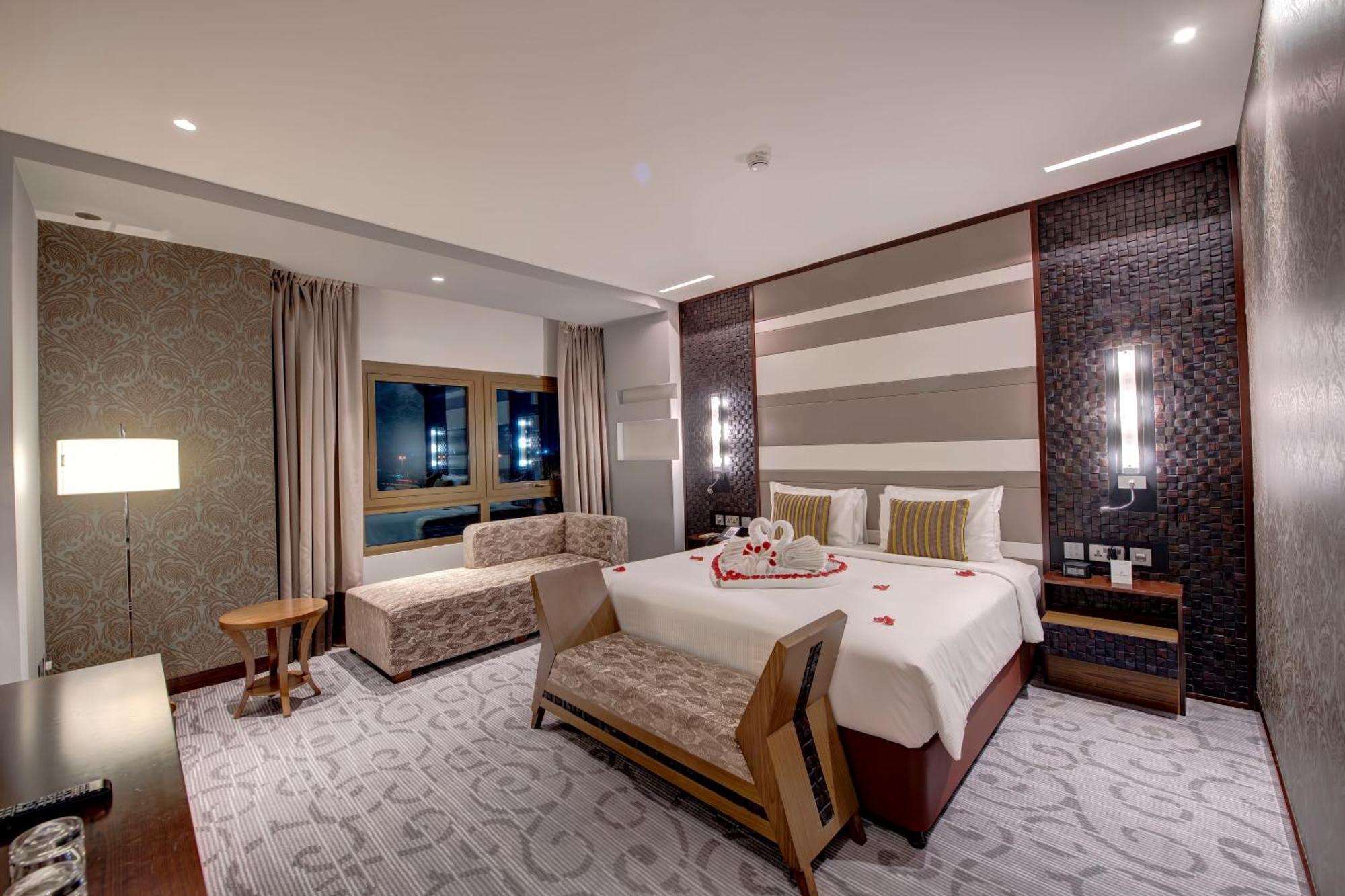 Metropolitan Hotel Дубай Екстериор снимка
